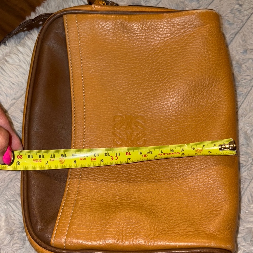 Loewe Tan Leather Shoulder Bag - Picture 15 of 17